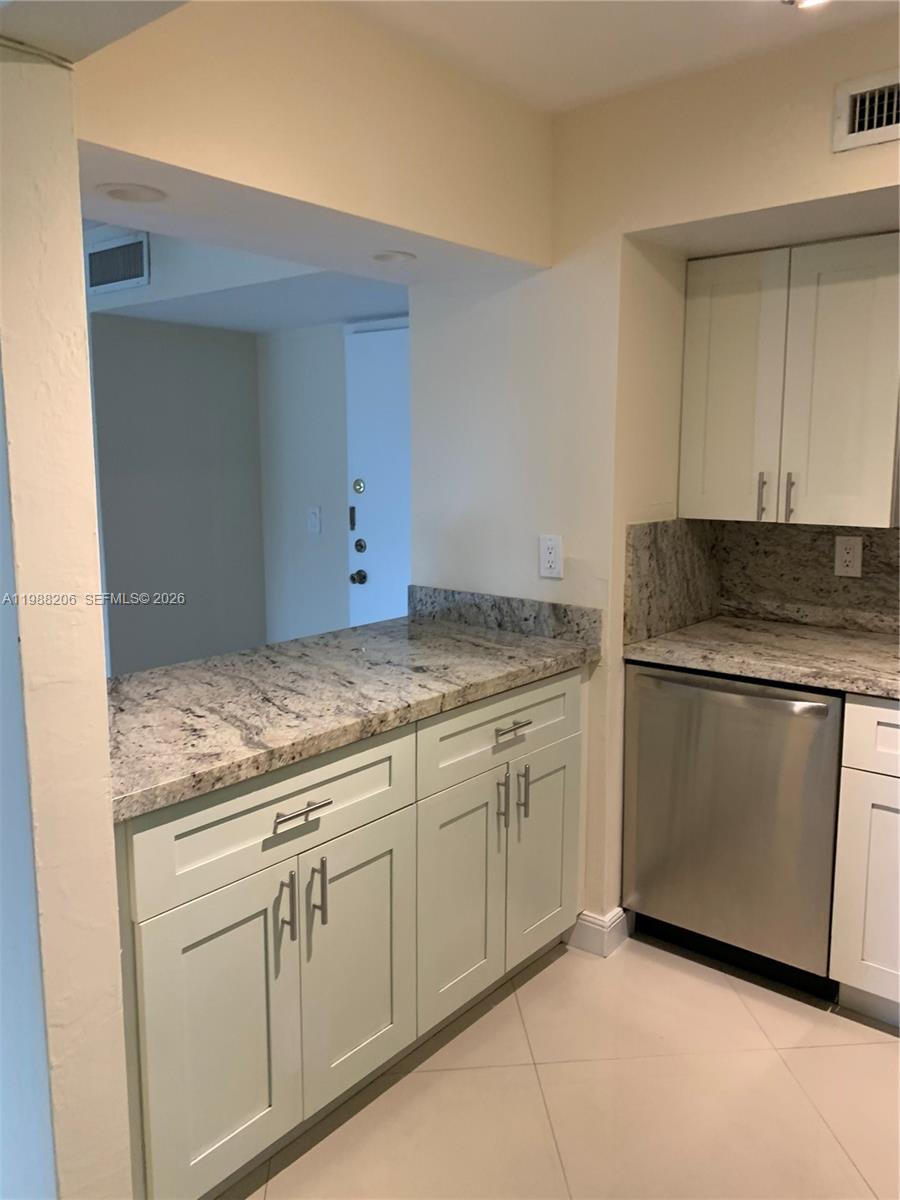 2715 Tigertail Ave 203