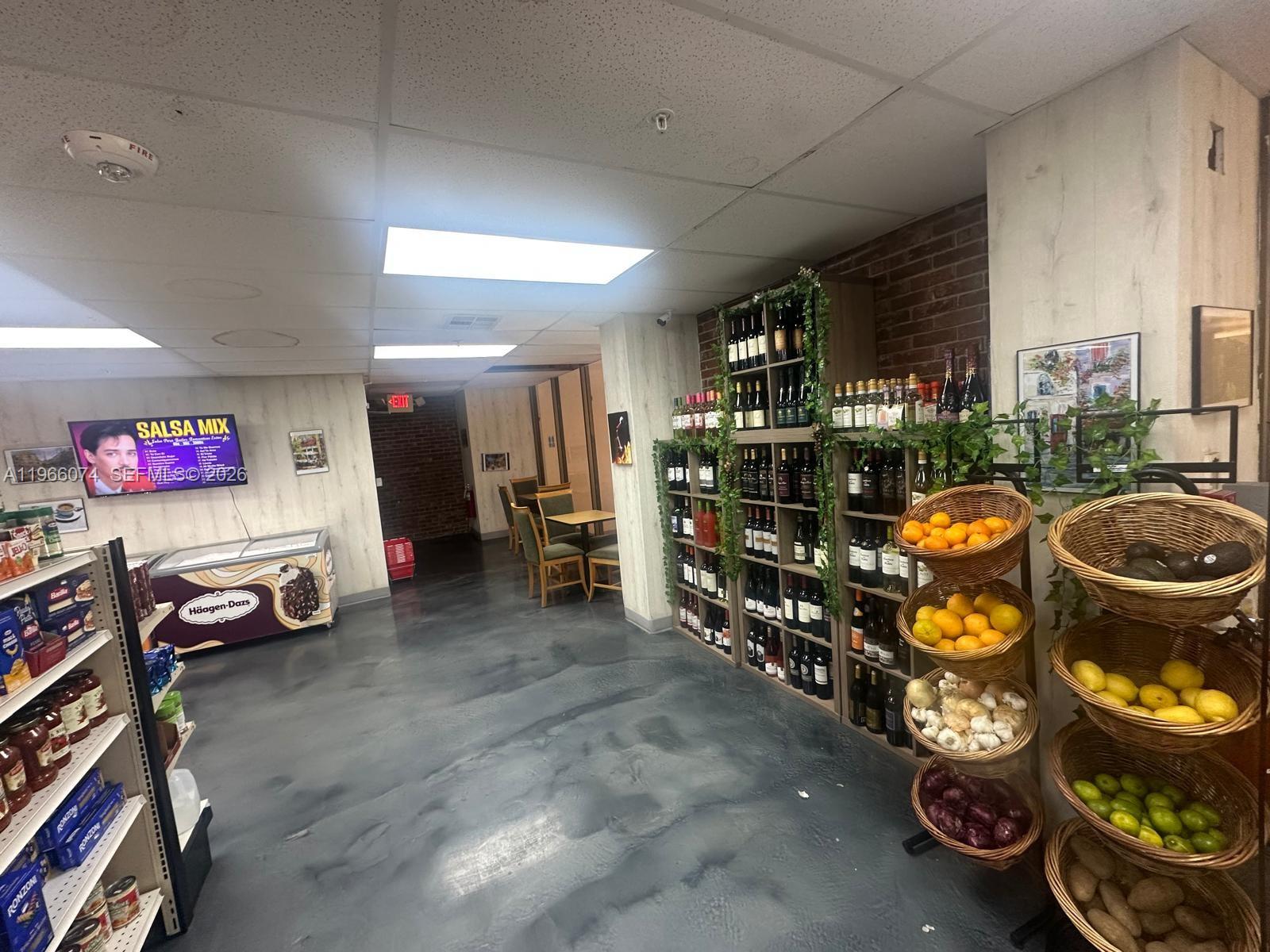 MAISON GRANDE CONDO - Residential