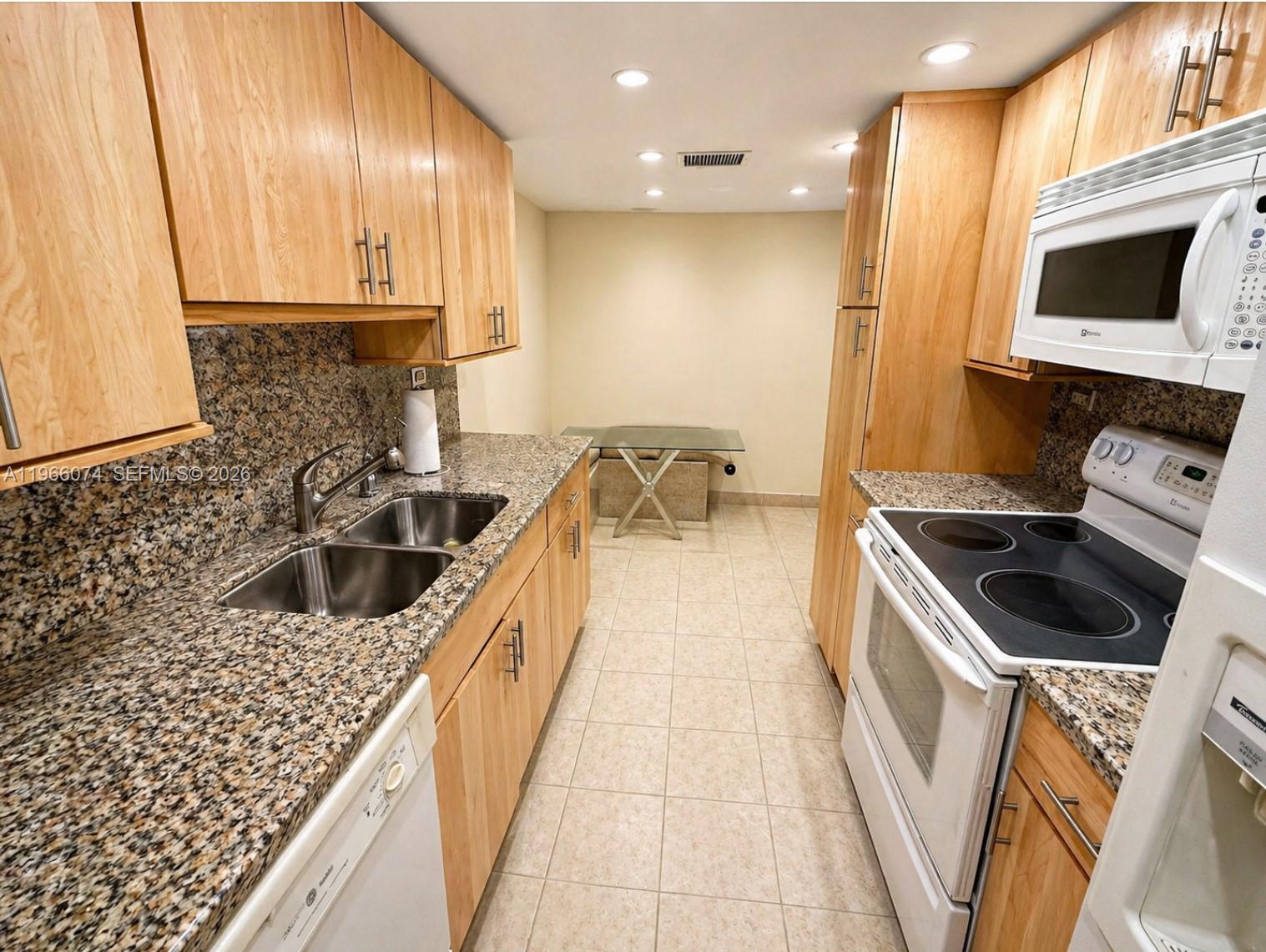 MAISON GRANDE CONDO - Residential
