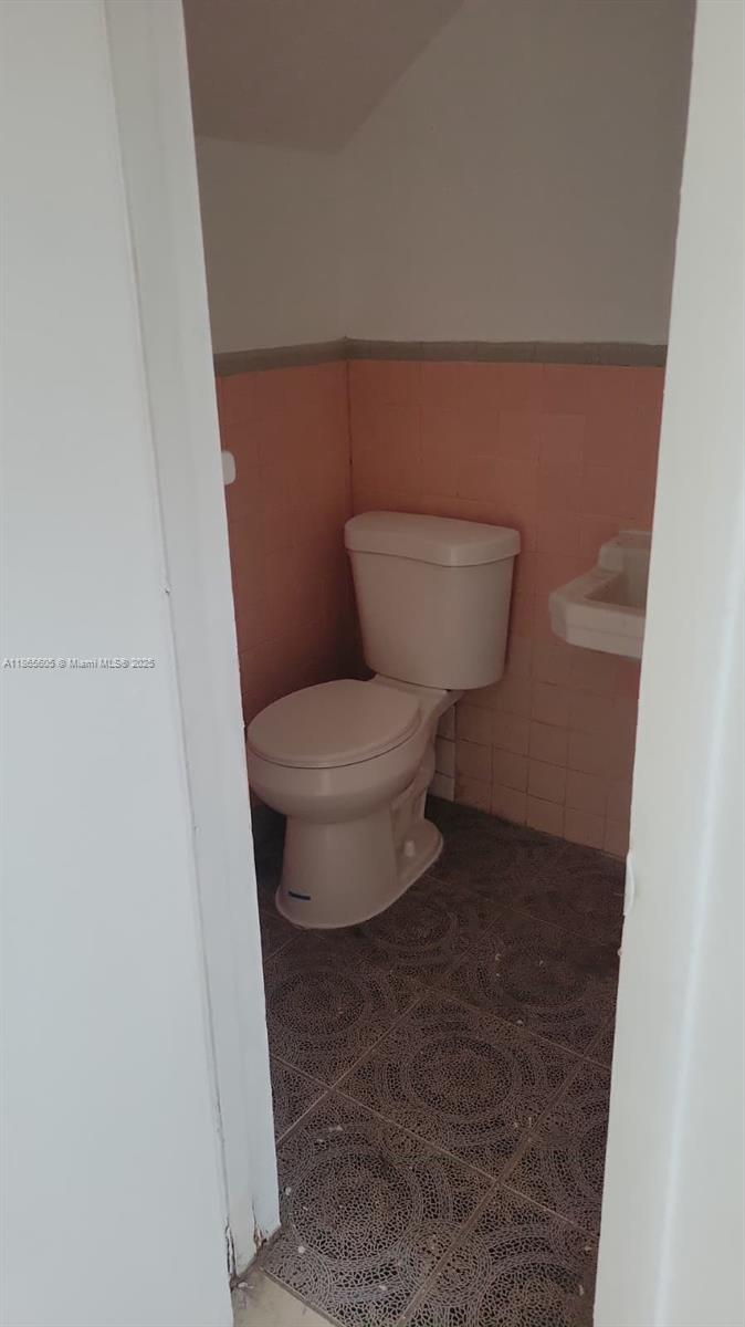 CORAL BAY MANOR - Residential Lease