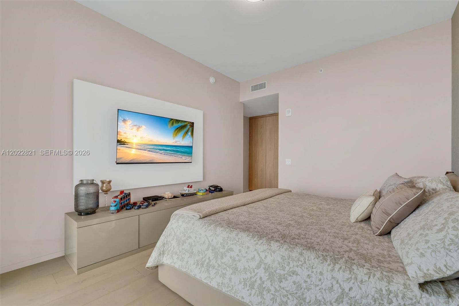 18975 COLLINS CONDO - Residential Lease