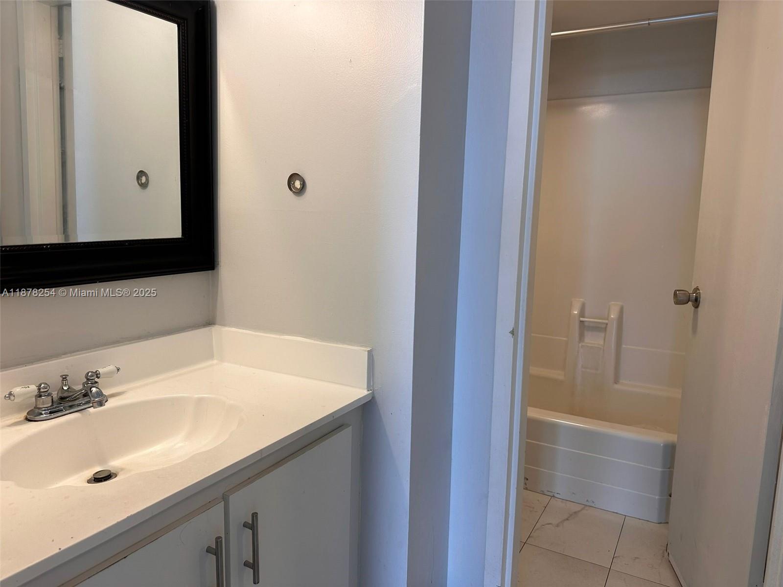 VECINO DEL MAR CONDO - Residential