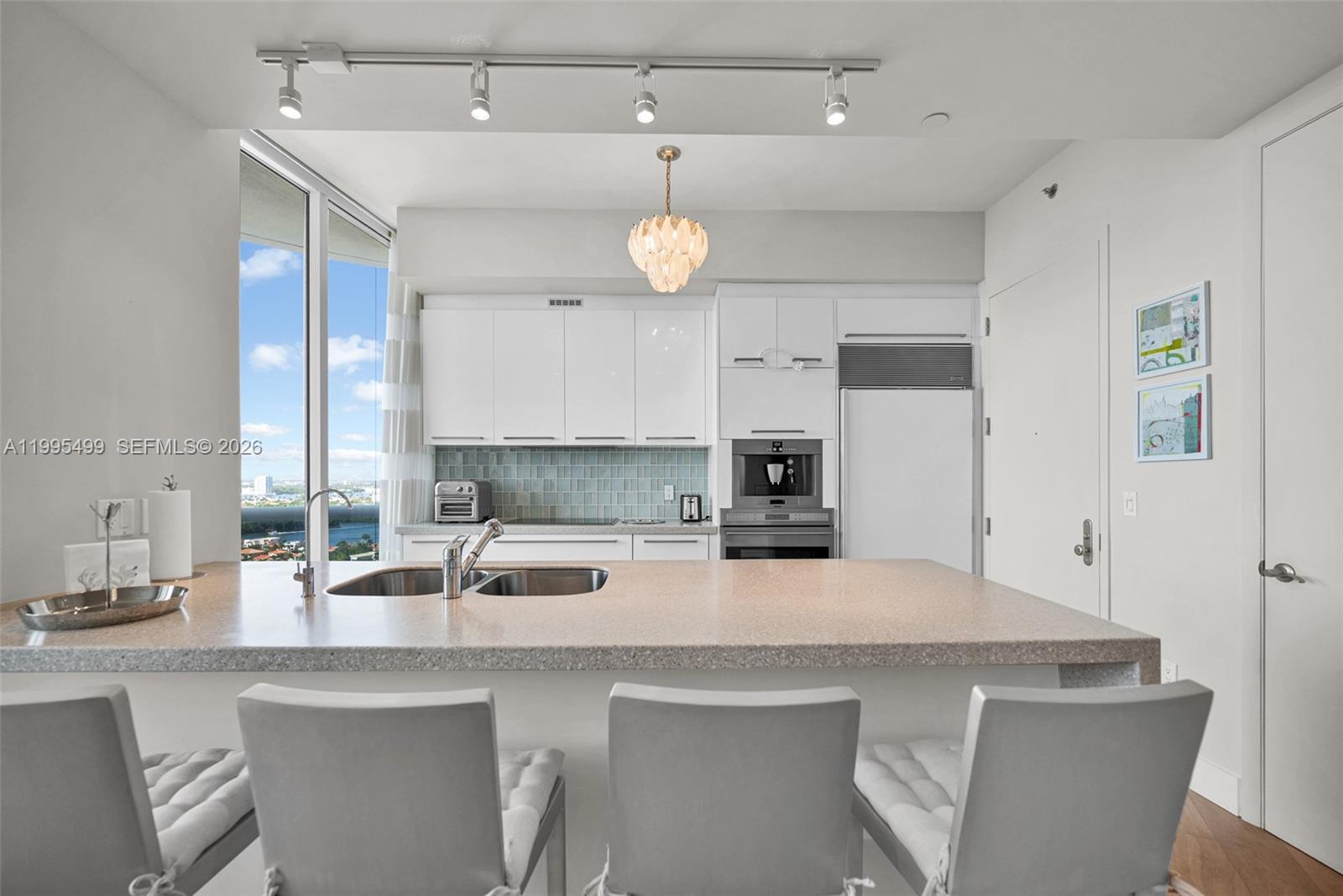 TDR TOWER II CONDO - Residential Lease