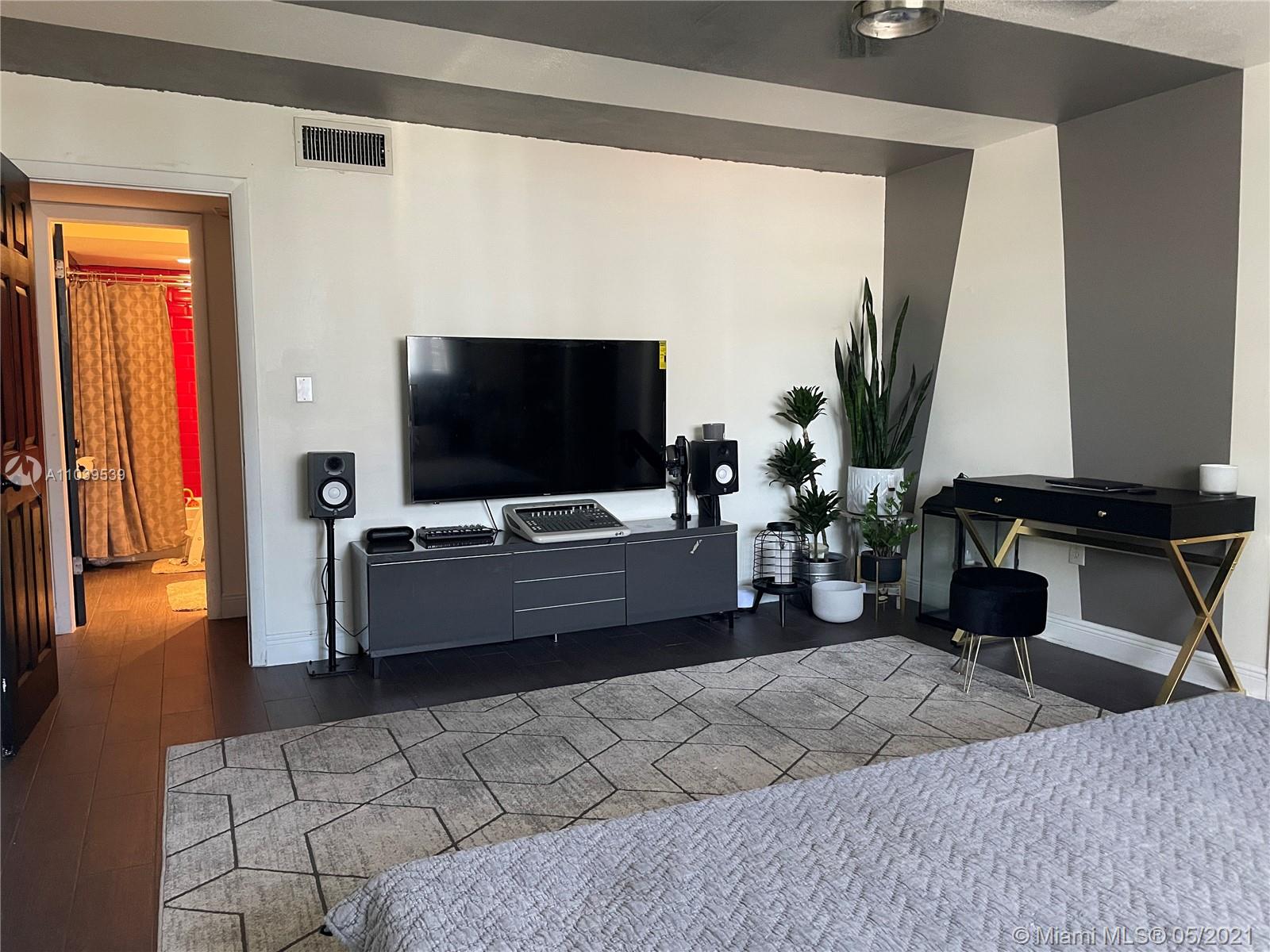 CARIBBEAN HOUSE CONDO - Residential