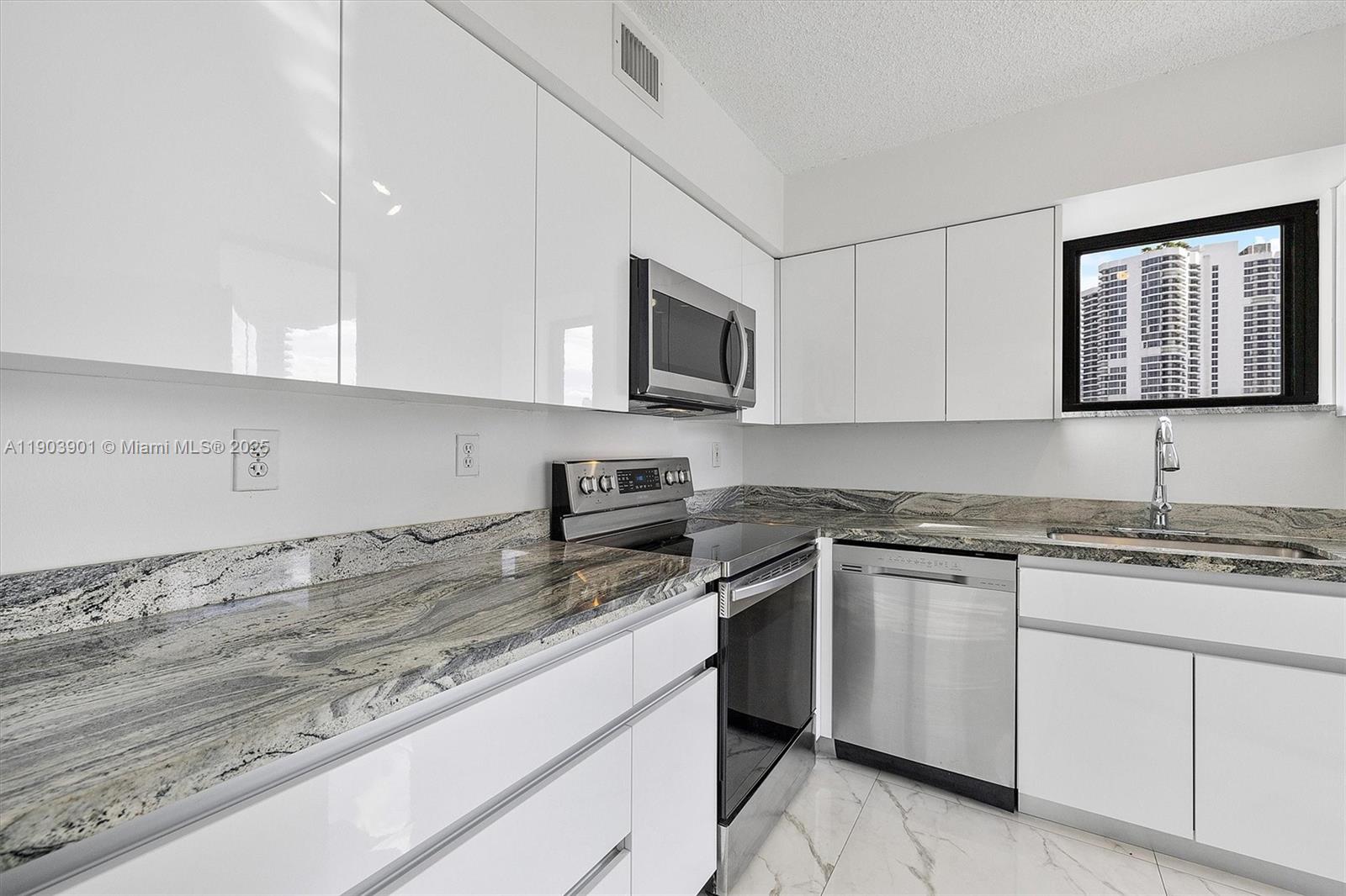 PARC CENTRAL AVENTURA EAS - Residential Lease