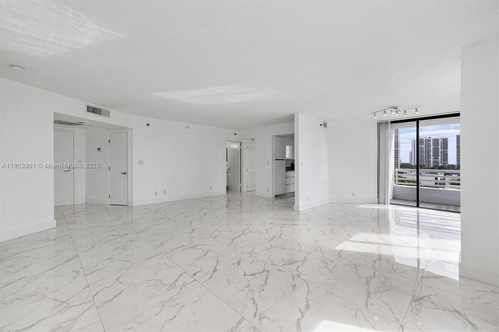 PARC CENTRAL AVENTURA EAS - Residential Lease