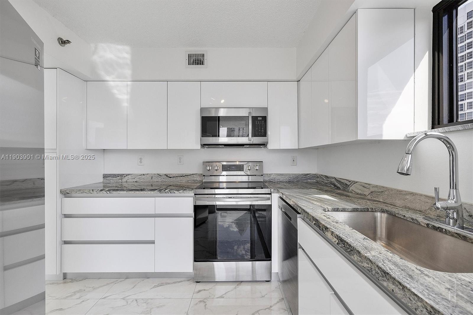 PARC CENTRAL AVENTURA EAS - Residential Lease