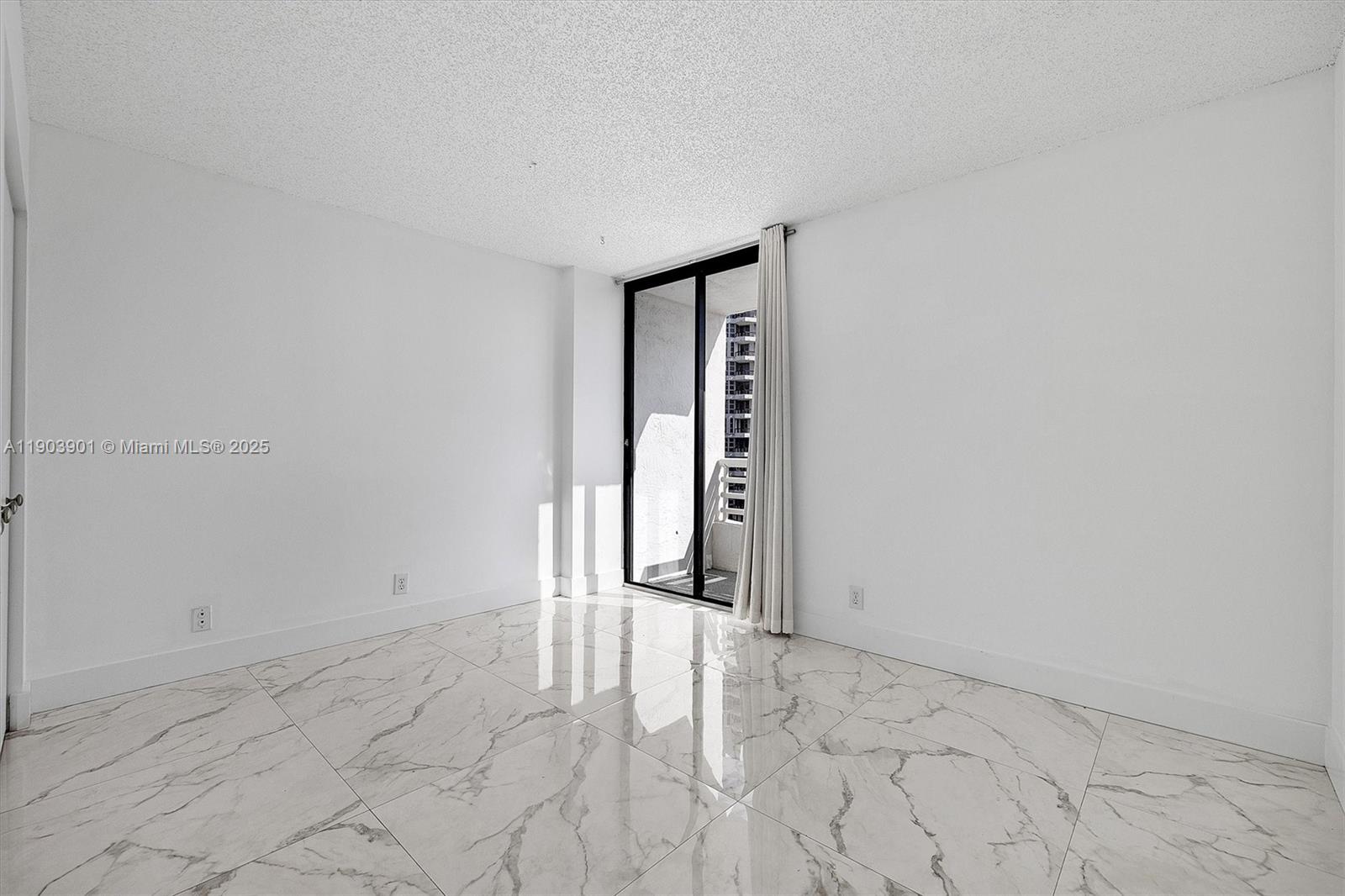 PARC CENTRAL AVENTURA EAS - Residential Lease