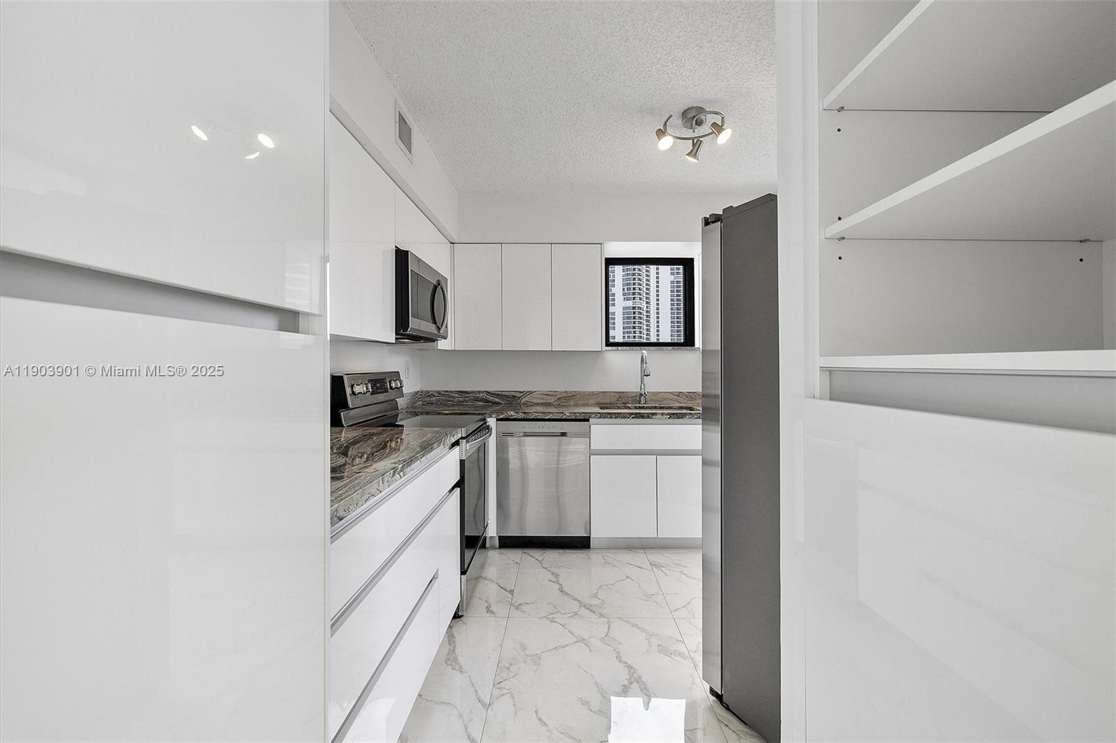 PARC CENTRAL AVENTURA EAS - Residential Lease