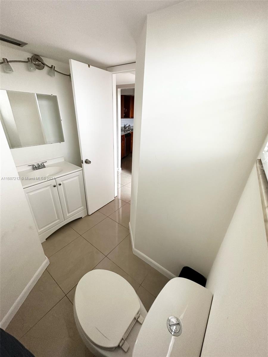 JADE WINDS GROUP - - Residential Lease