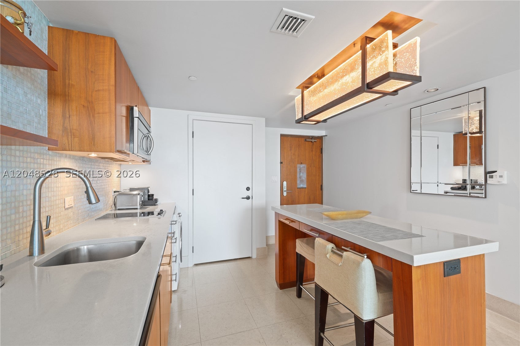 6801 Collins Ave 516