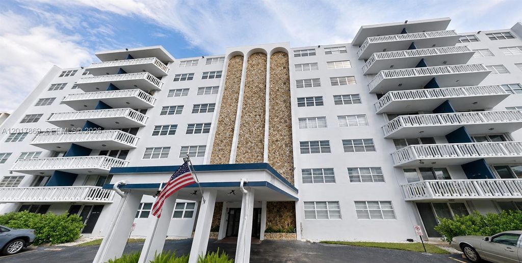 Photo of 401 NE 14th Ave #507, Hallandale Beach, FL 33009 (MLS # A12017869)
