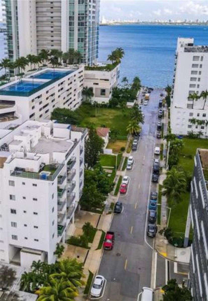 EMILIA CONDO - Residential