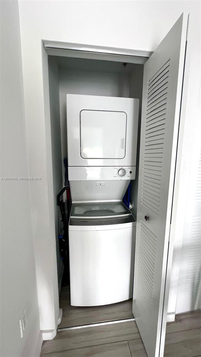 EMILIA CONDO - Residential