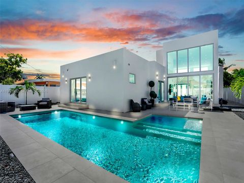 7525 Buccaneer Ave North Bay Village FL 33141