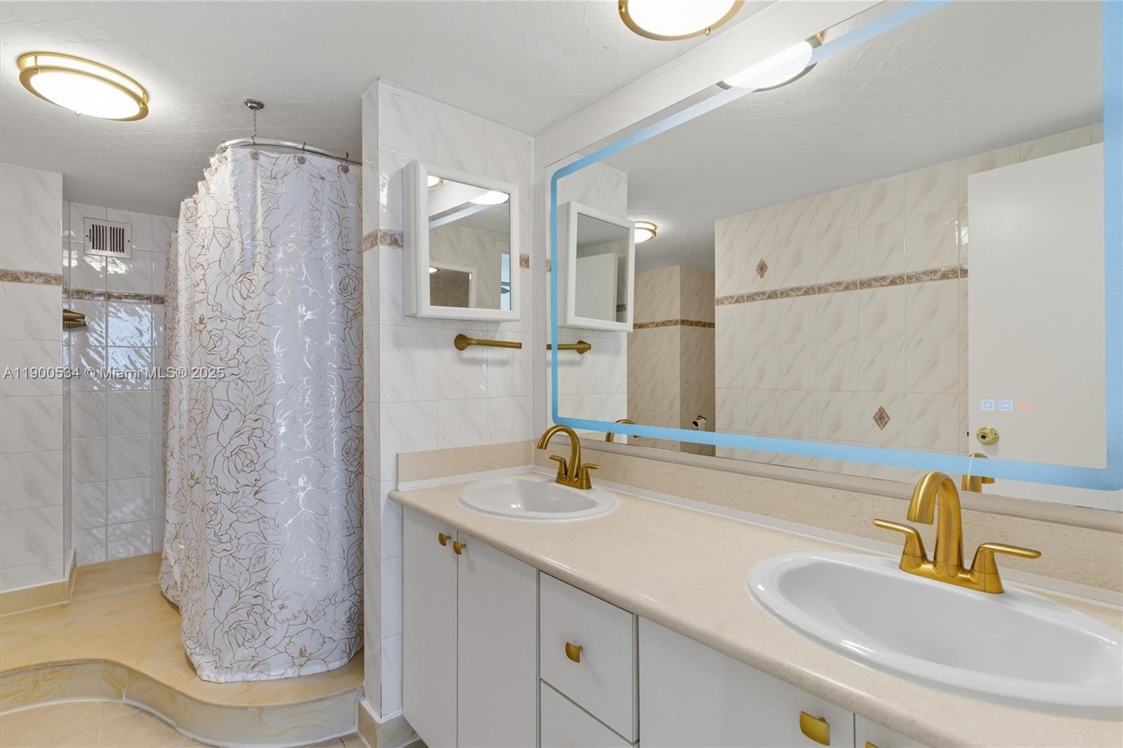 PLAZA TOWERS NORTH CONDO - Residential Lease