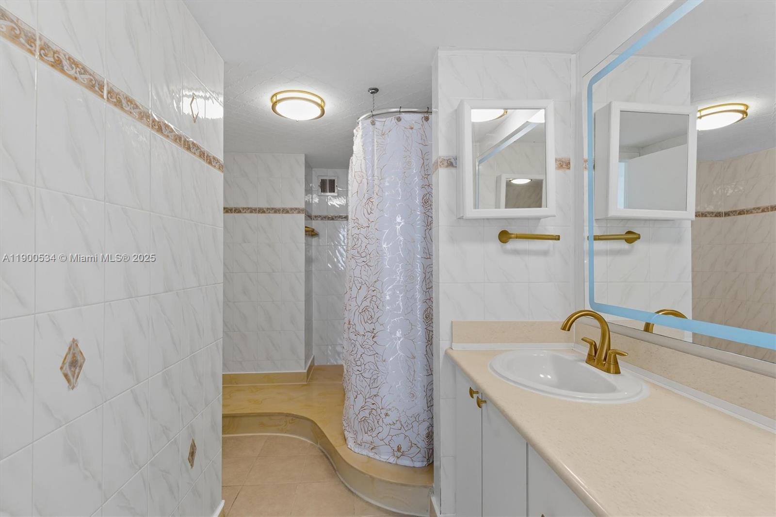 PLAZA TOWERS NORTH CONDO - Residential Lease