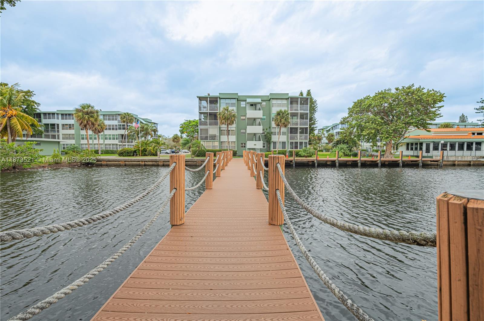 WATERGATE CONDOMINIUM NO - Residential