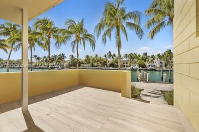 AQUA AT ALLISON ISLAND - Residential