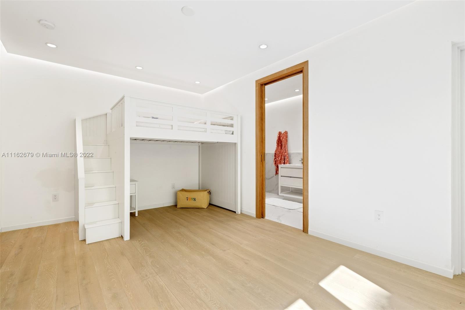 AQUA AT ALLISON ISLAND - Residential