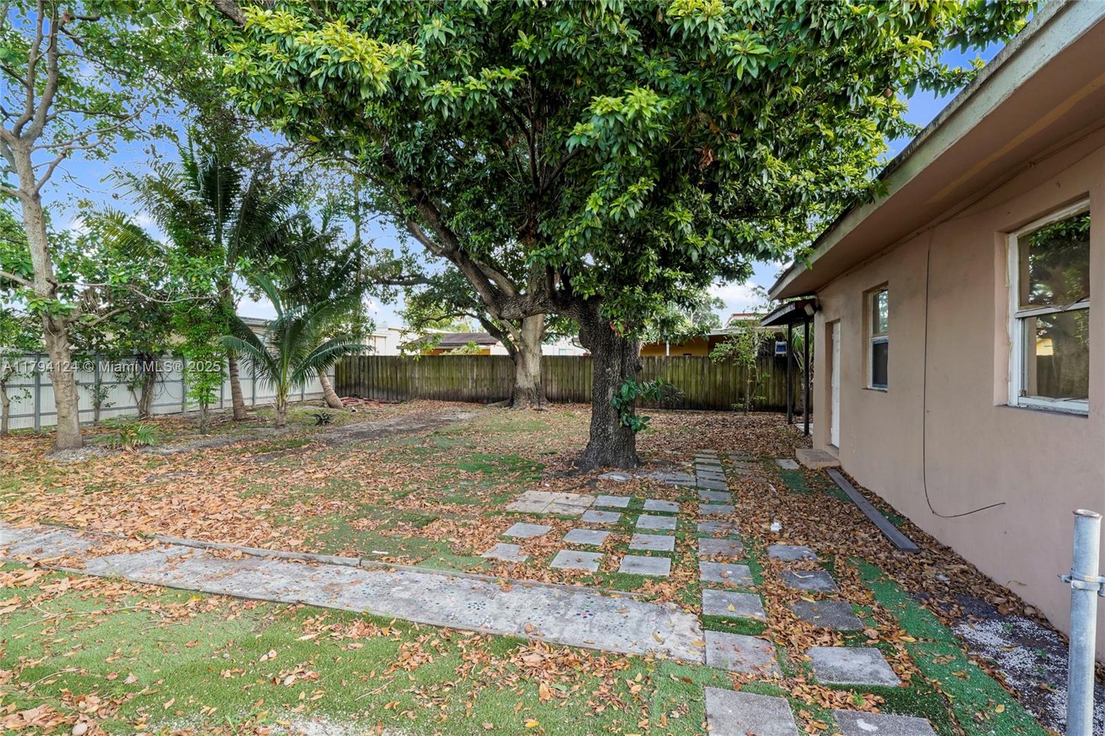 ROBINS HEIGHTS - Residential