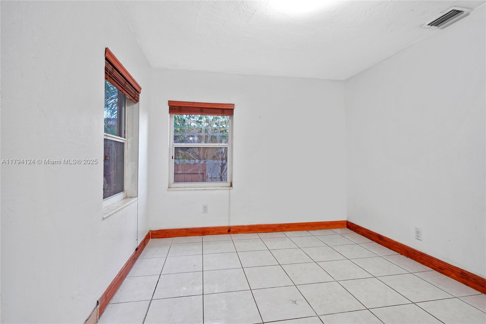 ROBINS HEIGHTS - Residential