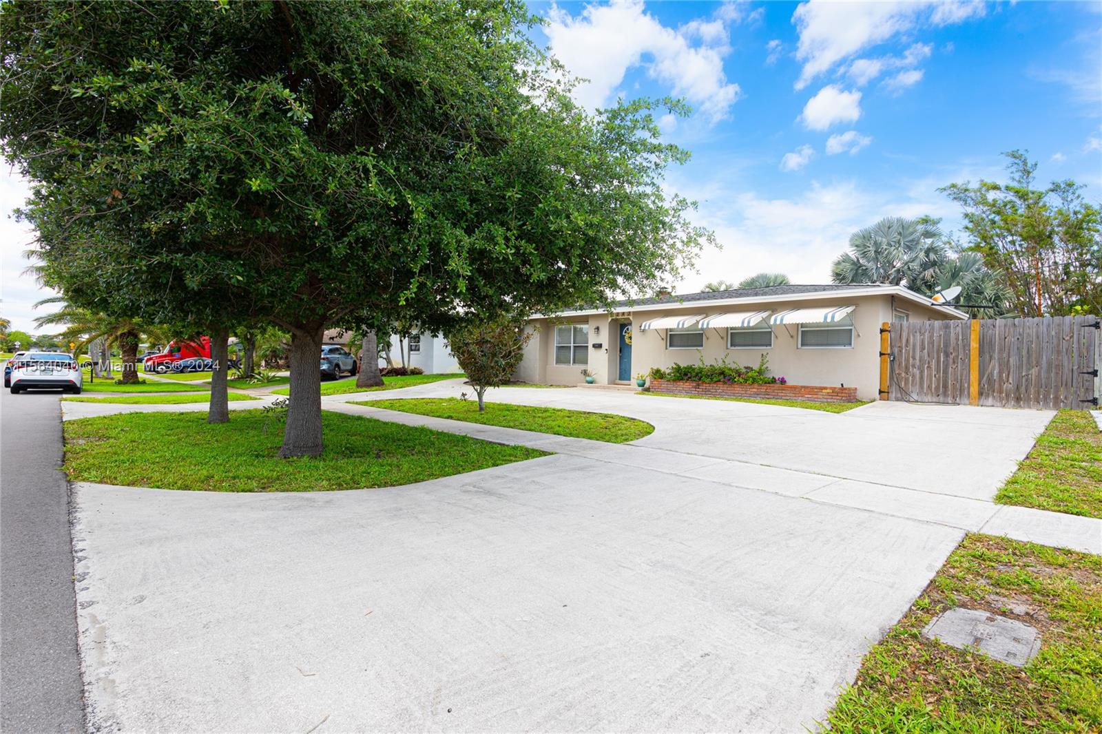 Property for Sale at 3243 Florida Blvd Blvd, Palm Beach Gardens, Palm Beach County, Florida - Bedrooms: 4 
Bathrooms: 2  - $565,000