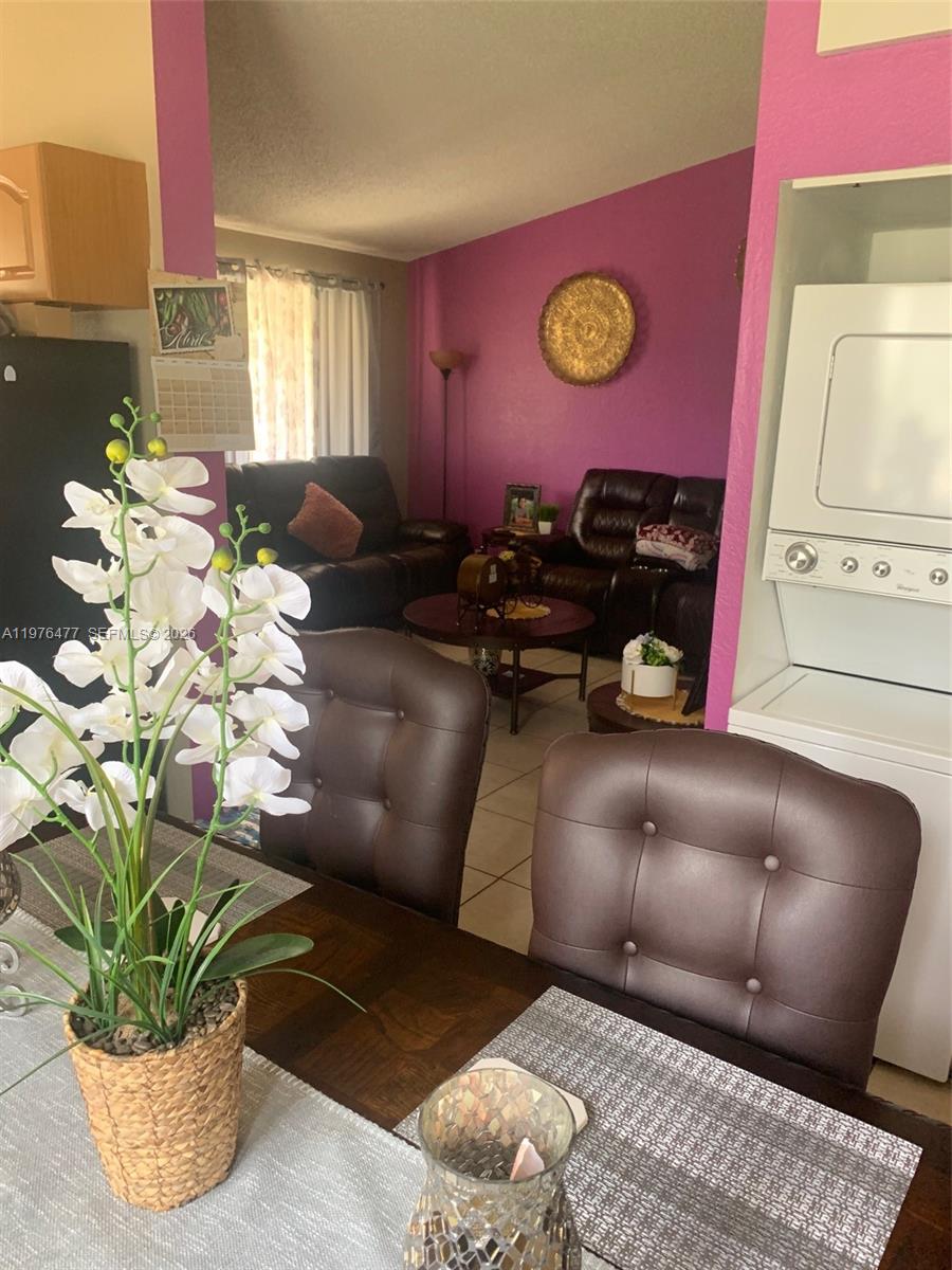 LAKEVIEW GARDENS CONDO - Residential