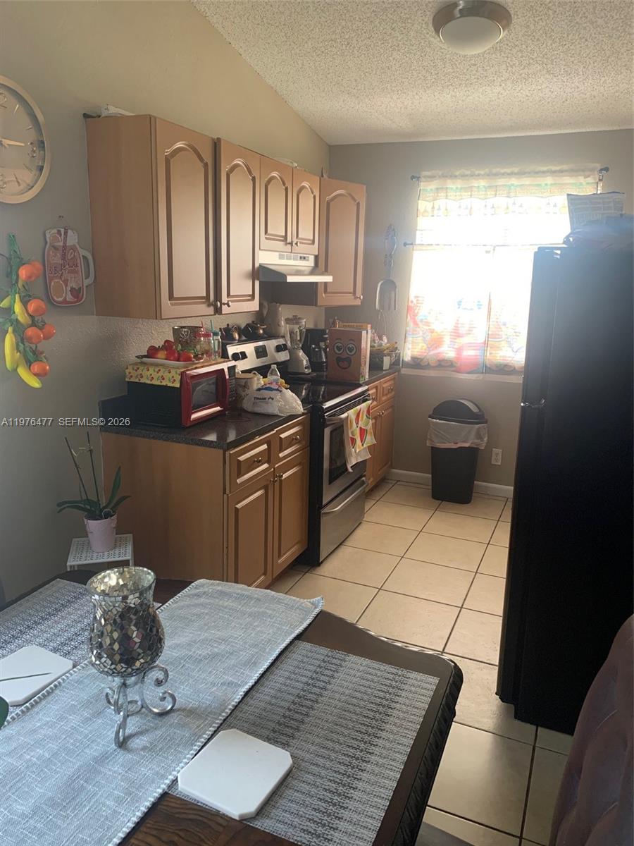 LAKEVIEW GARDENS CONDO - Residential