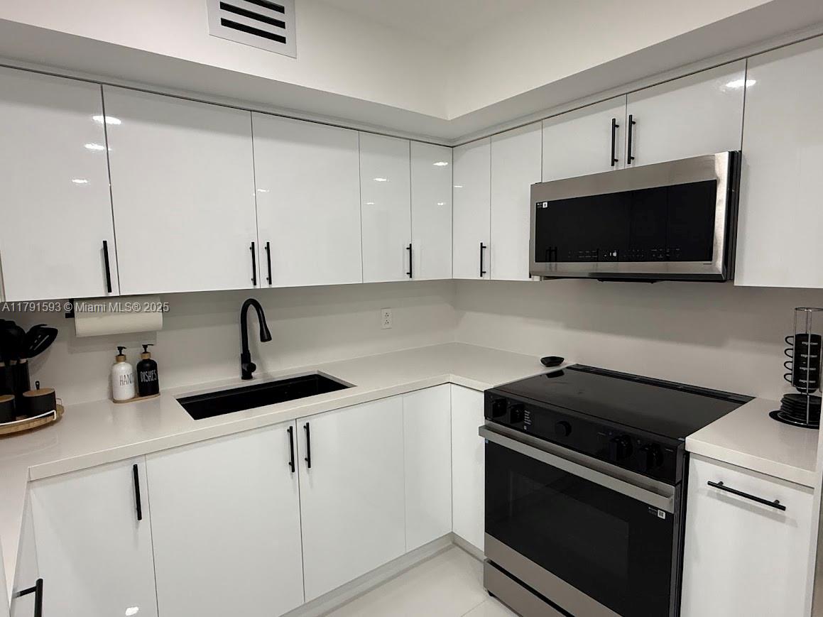 Property for Sale at 6070 W 19th Ave 107, Hialeah, Miami-Dade County, Florida - Bedrooms: 3 
Bathrooms: 2  - $315,000