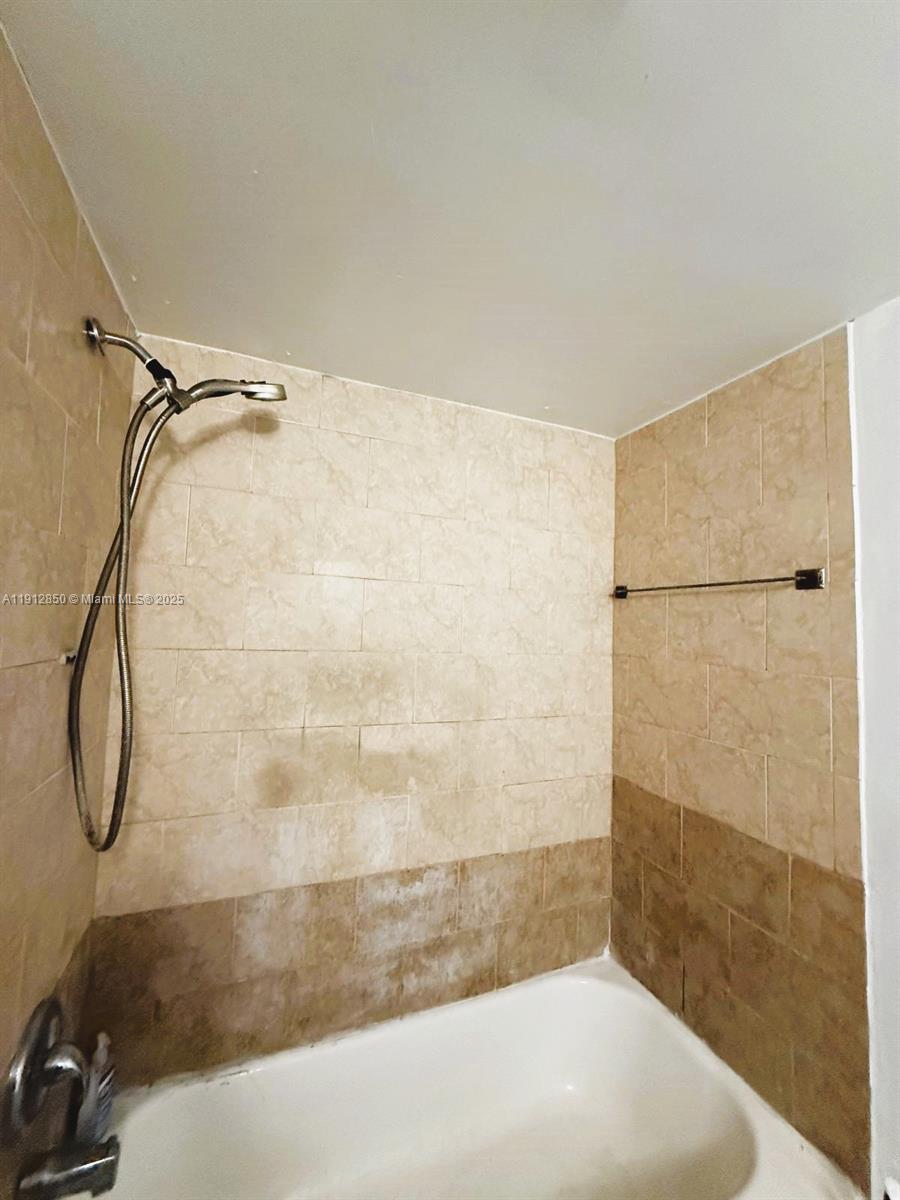 ROLLING GREEN CONDO D - Residential Lease