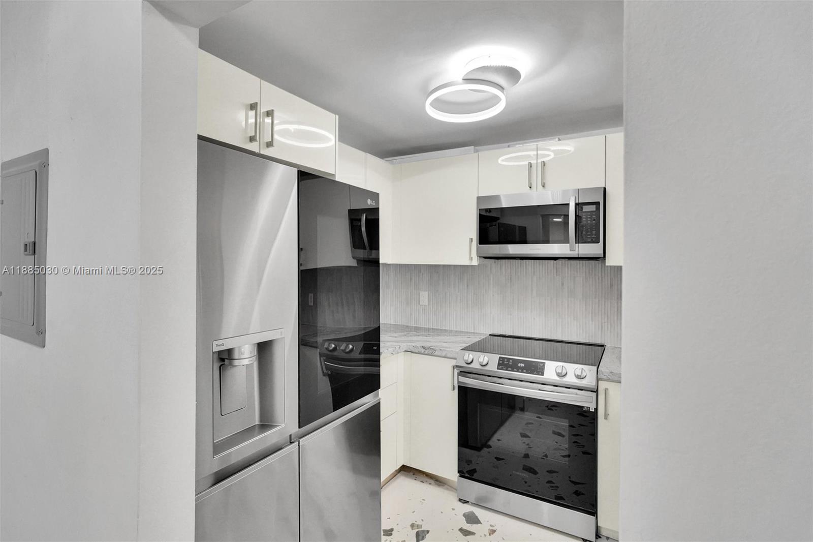 3527 NE 168th St 307