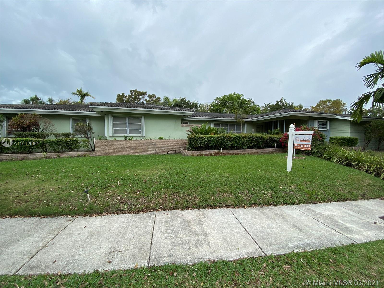 4/4 home on 18,000sf land in Bay Heights. Loaded with lots of closets and large rooms.  Features (2) master bedrooms with ensuite bathrooms. Home is in good condition but needs updating.