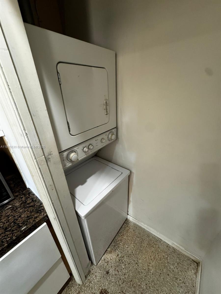 EDGEWATER ESTATES 1ST ADD - Residential Lease