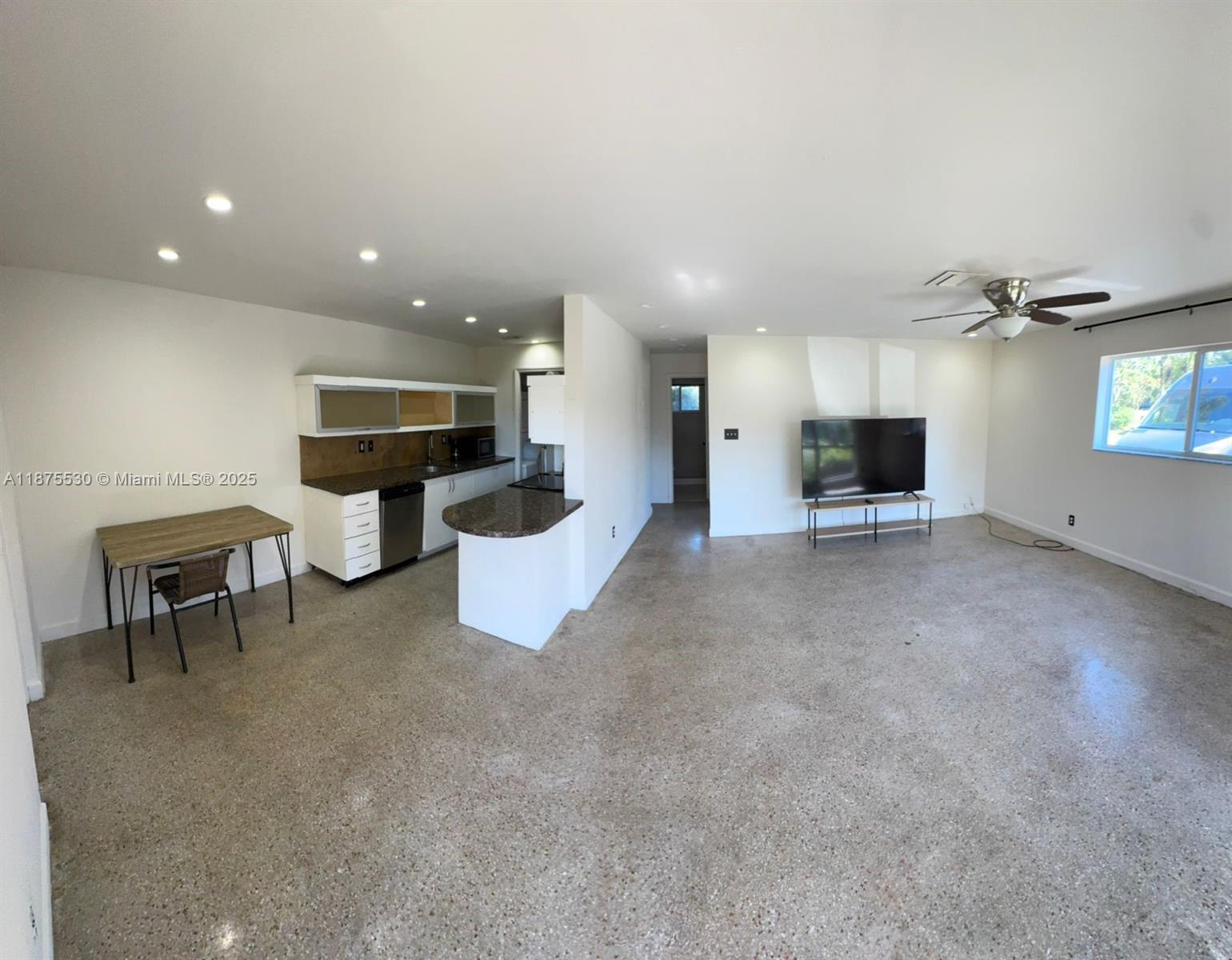 EDGEWATER ESTATES 1ST ADD - Residential Lease