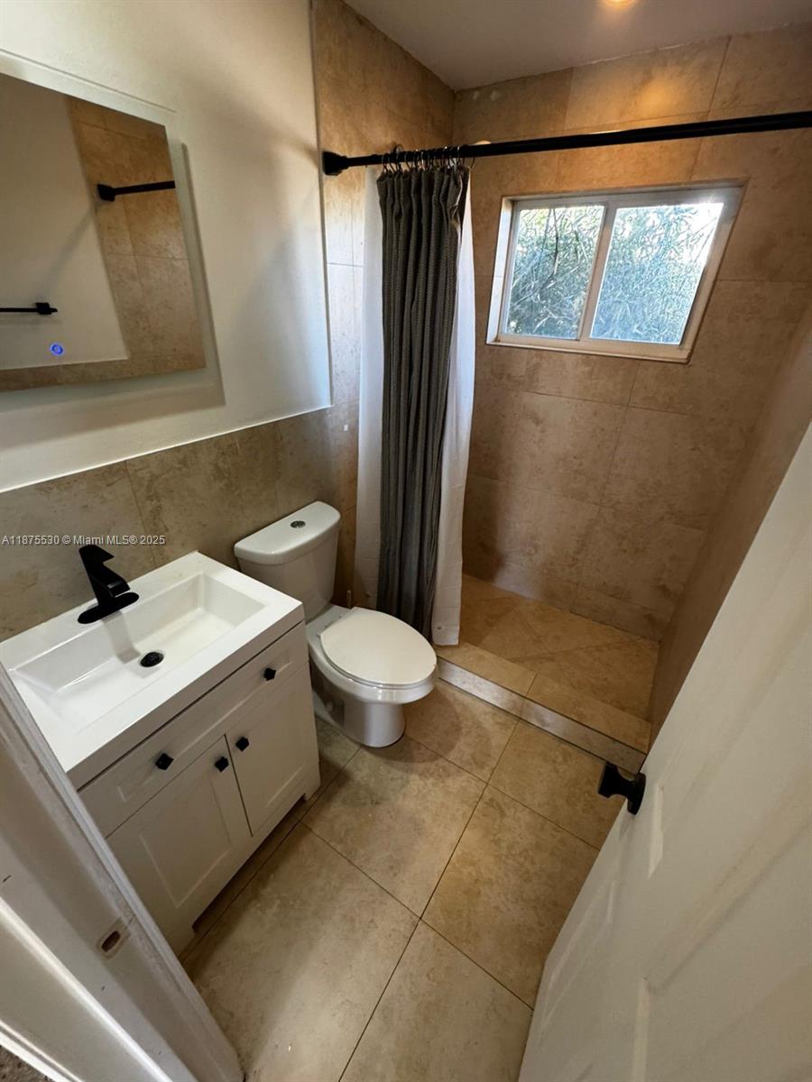 EDGEWATER ESTATES 1ST ADD - Residential Lease