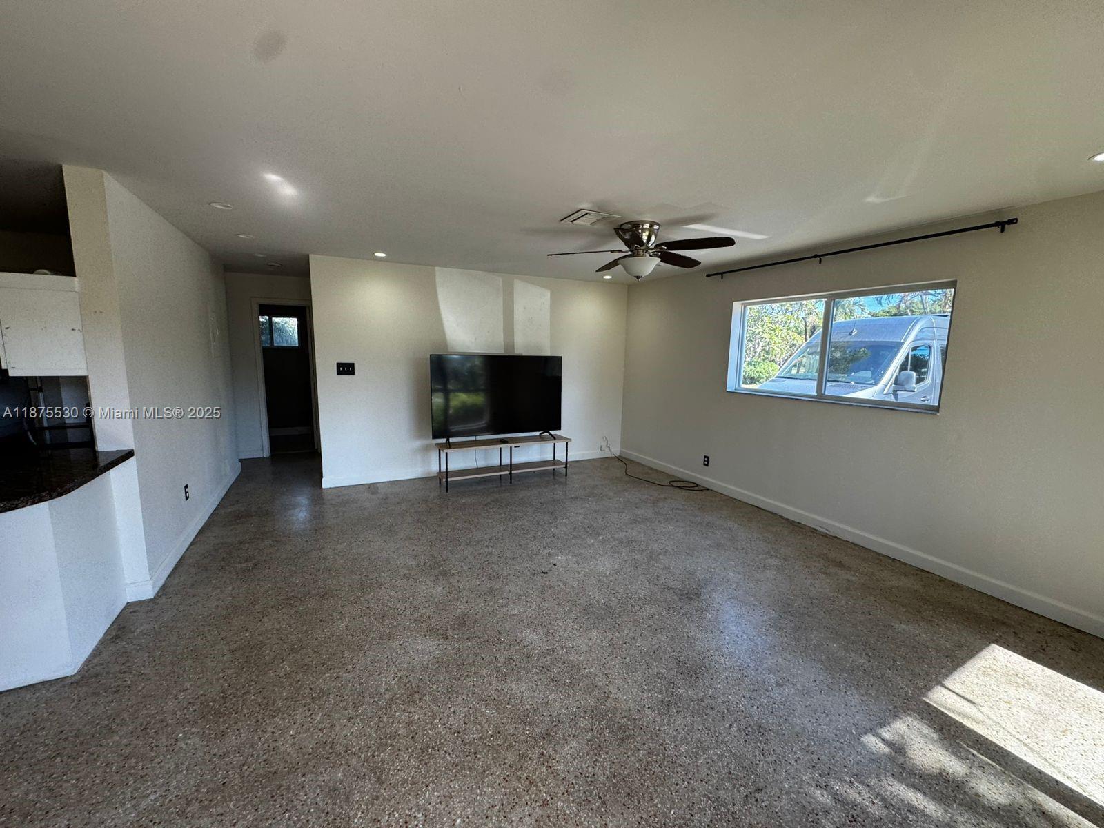 EDGEWATER ESTATES 1ST ADD - Residential Lease