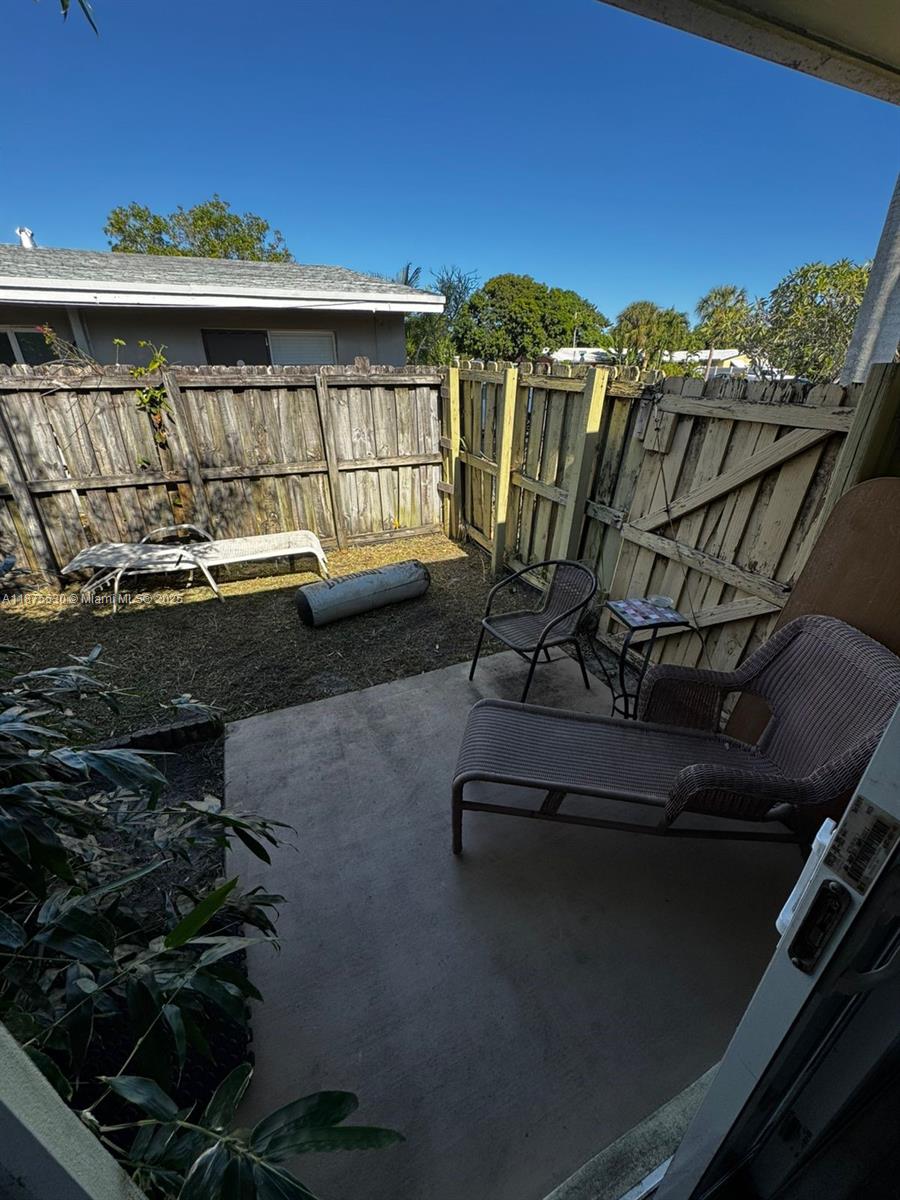 EDGEWATER ESTATES 1ST ADD - Residential Lease