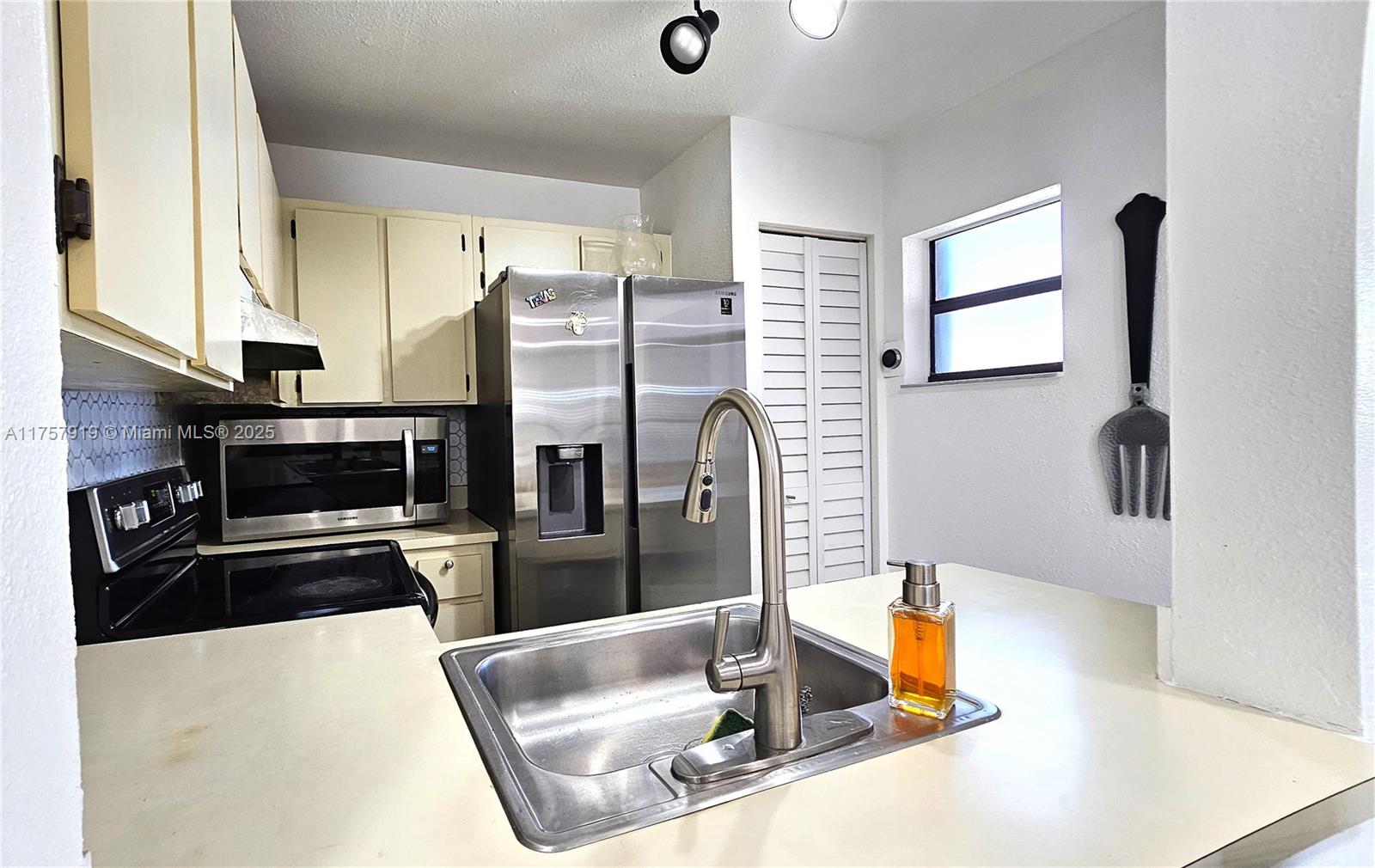 LAGO GRANDE CONDO THREE C - Residential