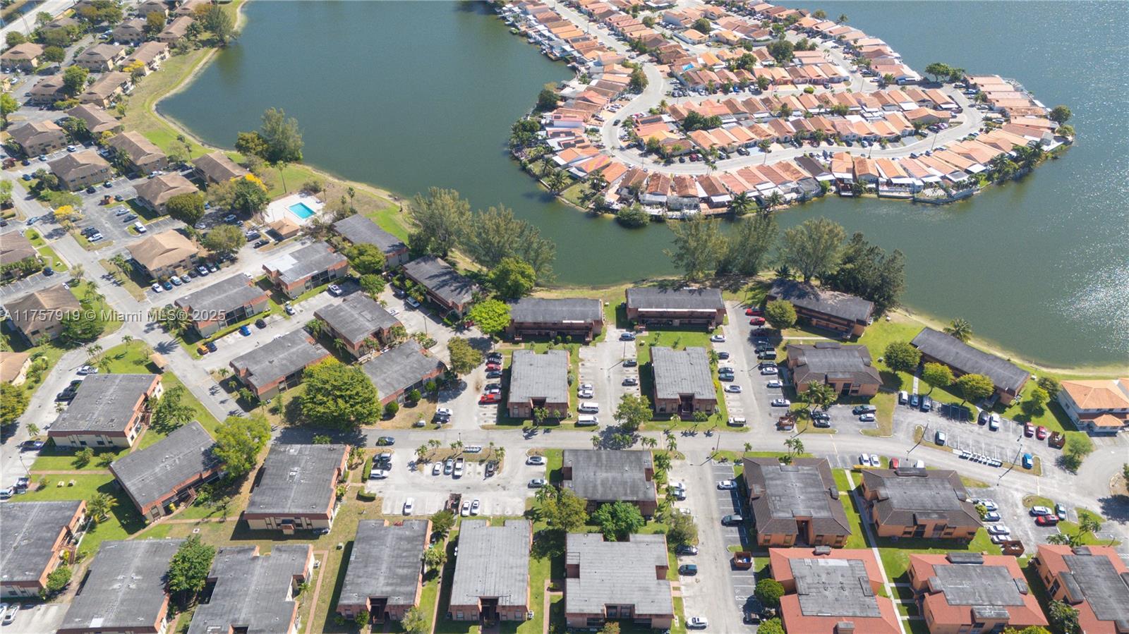 LAGO GRANDE CONDO THREE C - Residential