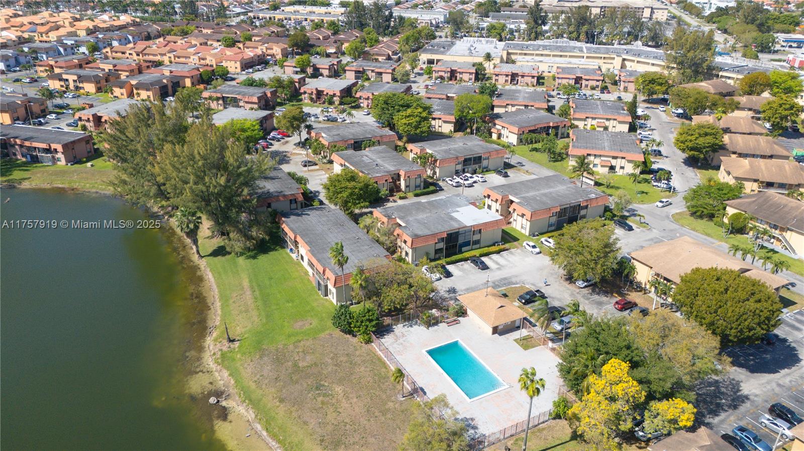LAGO GRANDE CONDO THREE C - Residential
