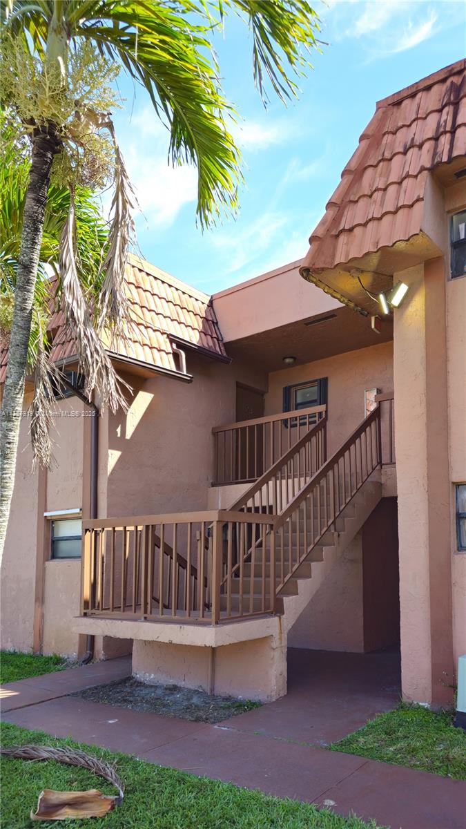 LAGO GRANDE CONDO THREE C - Residential
