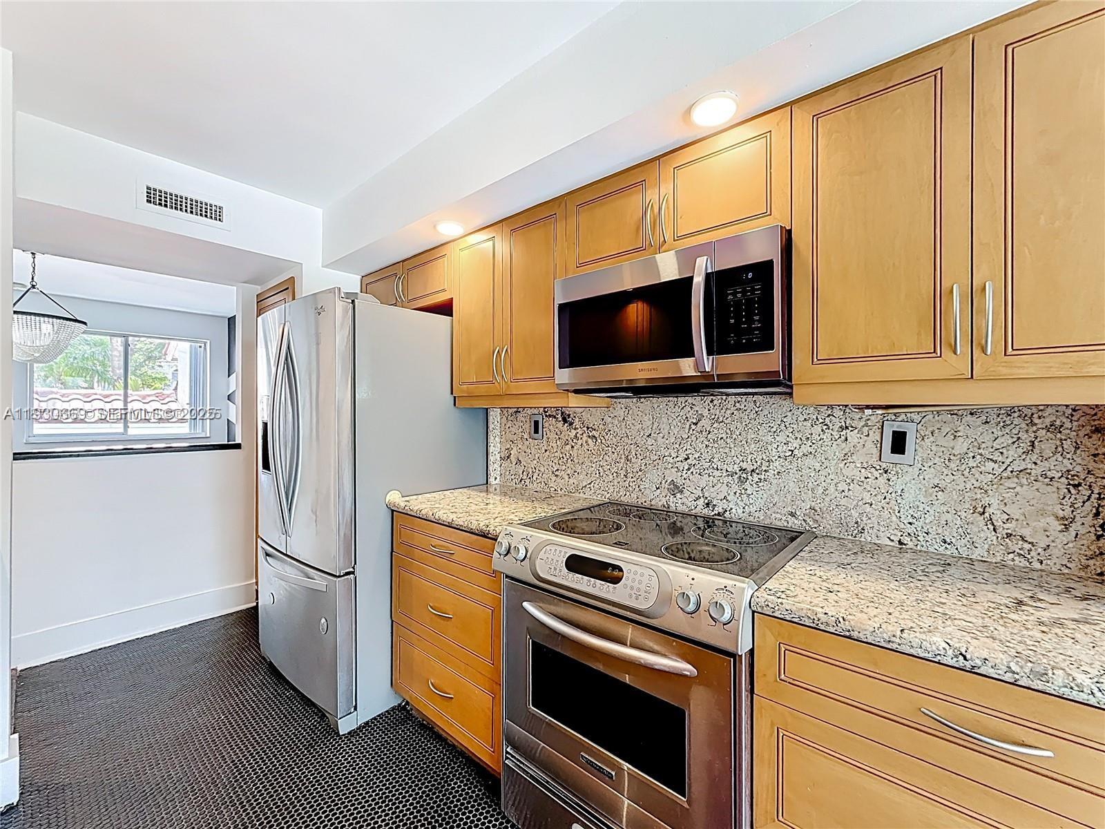 GOLDEN POINTE - Residential Lease