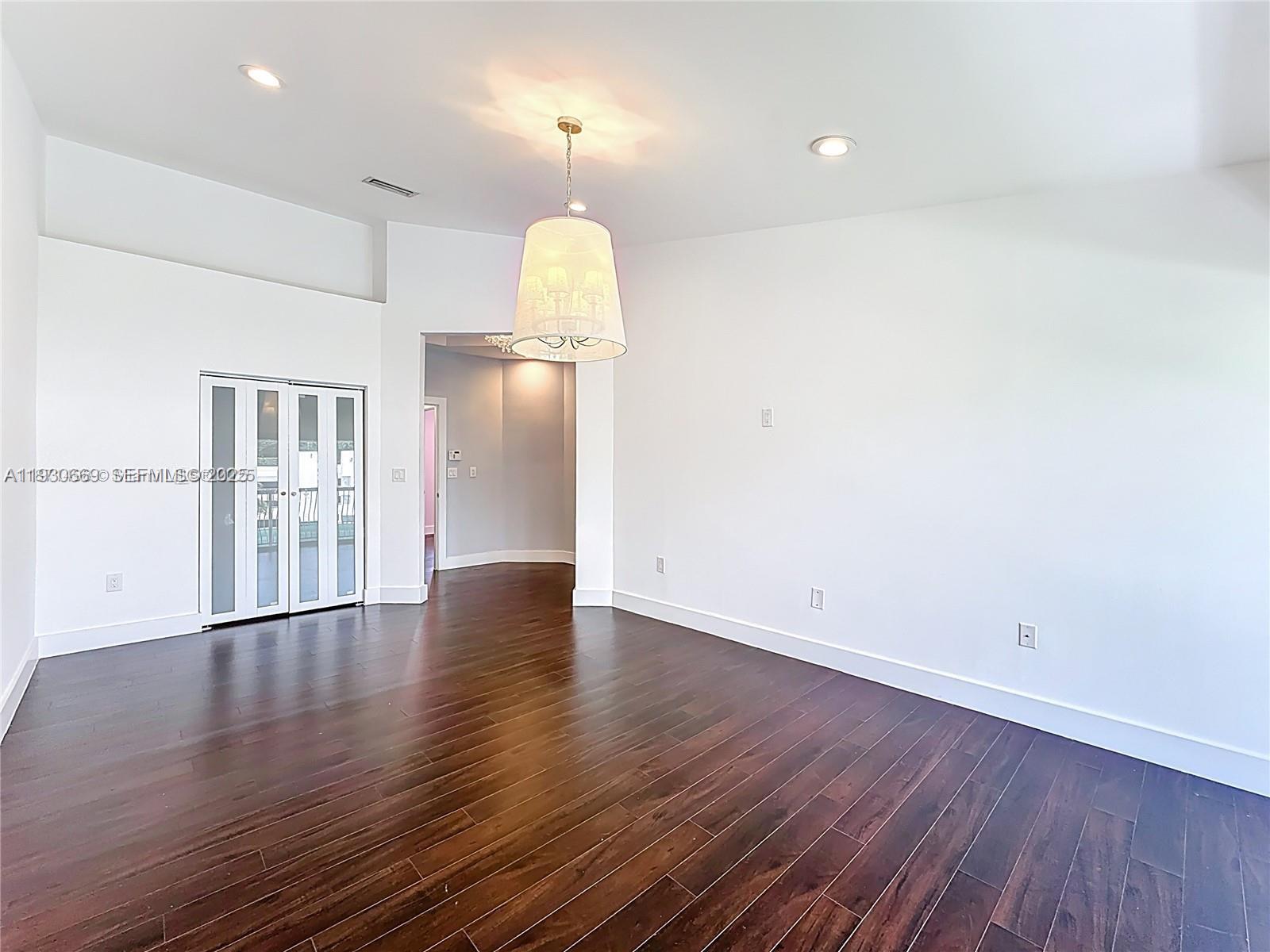 GOLDEN POINTE - Residential Lease