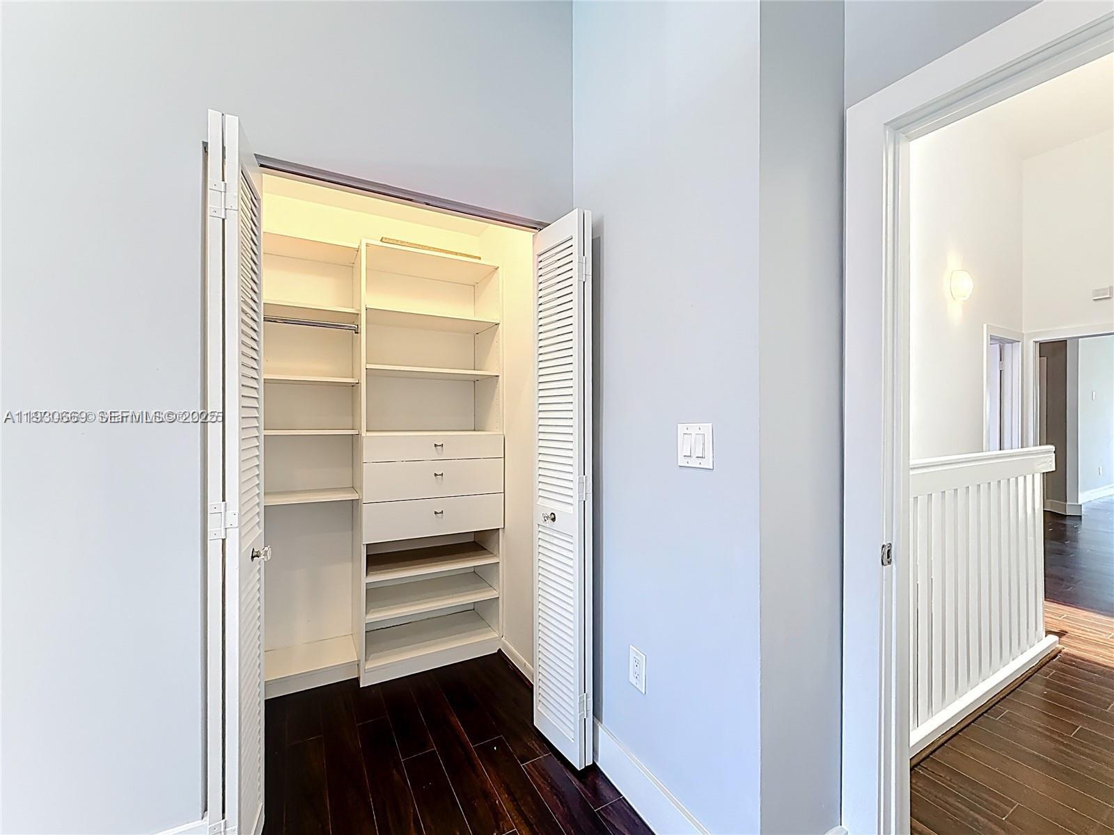 GOLDEN POINTE - Residential Lease