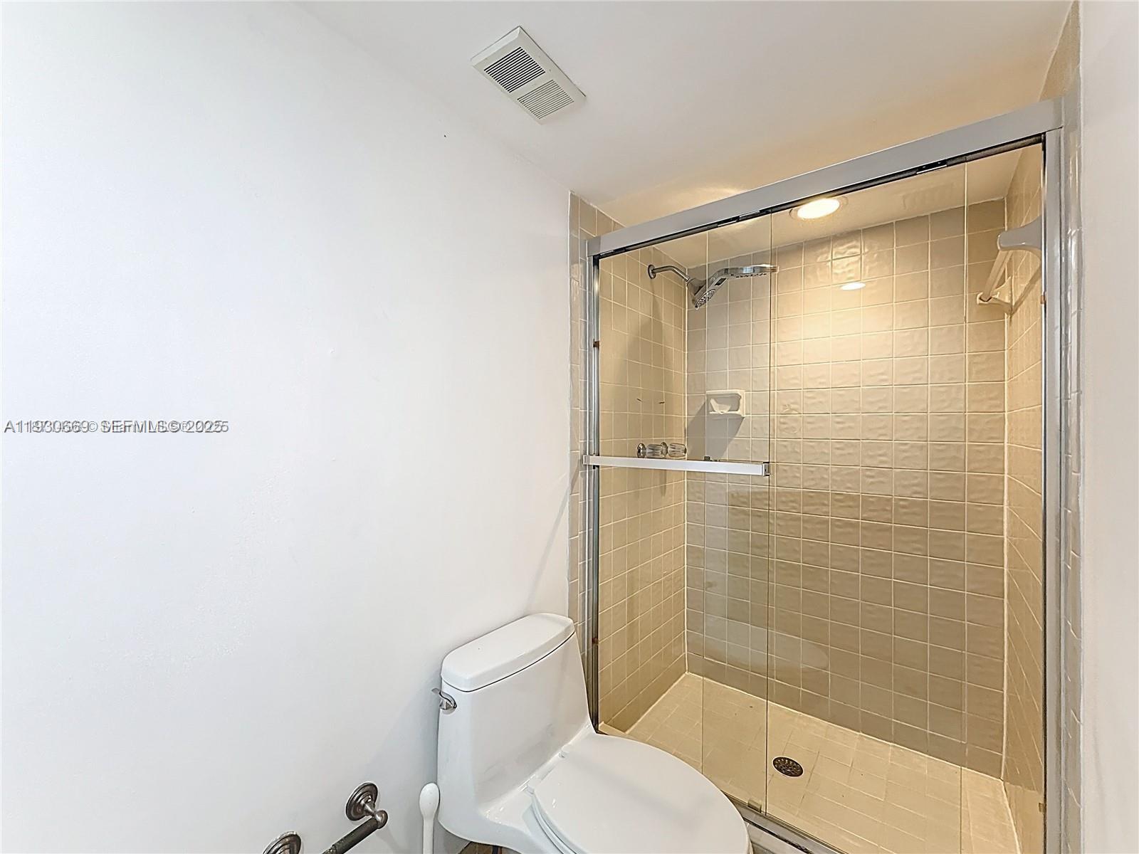 GOLDEN POINTE - Residential Lease