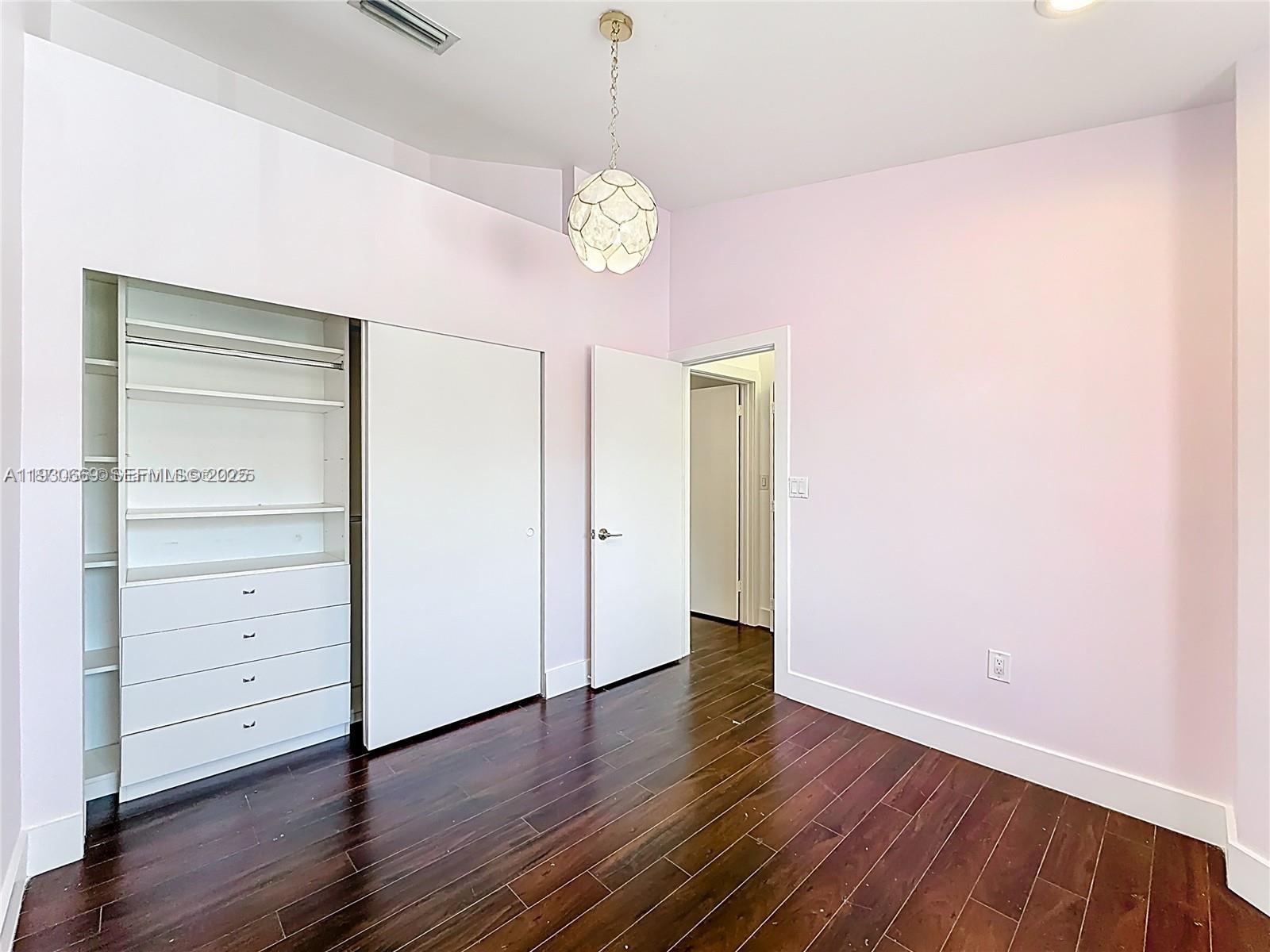 GOLDEN POINTE - Residential Lease