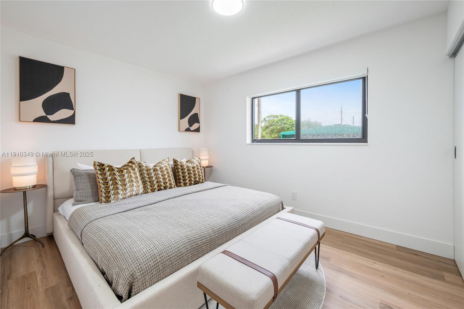 HOLLYWOOD PLACE - Residential Income