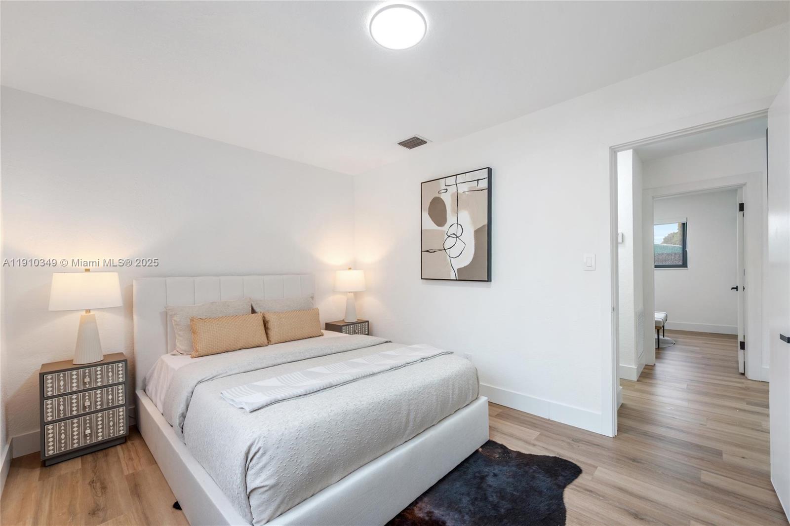 HOLLYWOOD PLACE - Residential Income