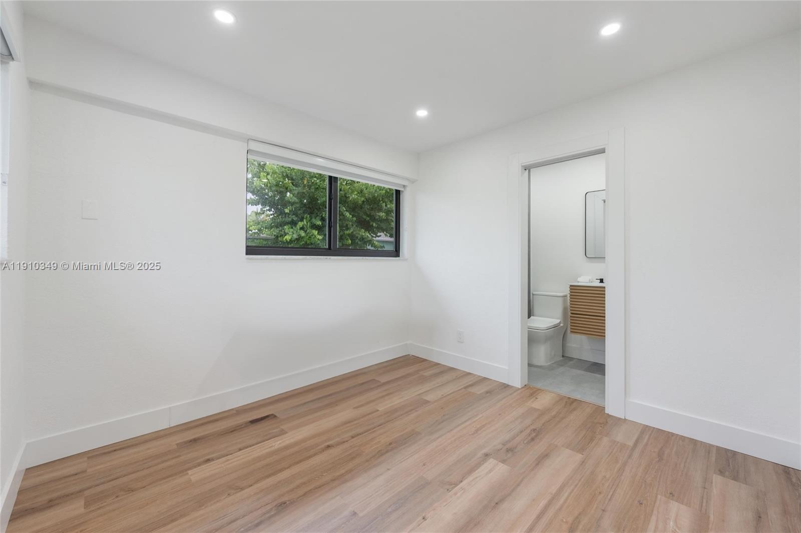 HOLLYWOOD PLACE - Residential Income